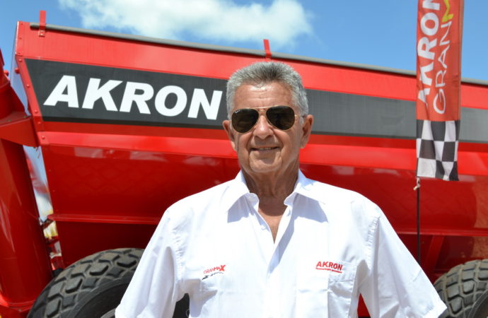 Akron cumple 18 años y lo festeja con un nuevo equipo