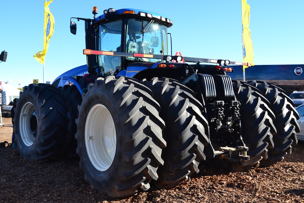 new-holland-suma-potencia-con-los-tractores-de-la-l-nea-t9-maquinac