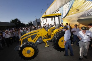 Presentacion del tractor Pauny 180A